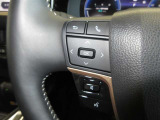 オーディオをコントロールできるステアリングスイッチ付き。
