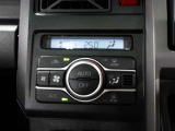 車内の温度管理に便利なオートエアコン☆