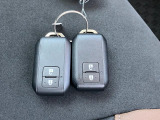 携帯リモコンキーは2個付属!携帯リモコンキーには車両からはなれた所からカギの開け閉めが可能なキーレスエントリーボタン付き!