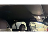ドアハンドルには握りやすいグリップ形状が採用されています。万一の事故の際など、車内に残された乗員を救出する為、外部からドアを開けやすいようになっています。