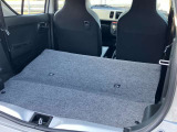 後部座席のアレンジで段ボール等の大きな荷物も乗せることが出来ます☆