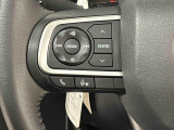 ナビゲーションやオーディオなどを取り付けた場合にはその操作がハンドルの手元でできるステアリングスイッチが付いてます