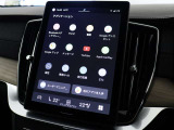 新デザイン縦型11.2インチのタッチパネル式ディスプレイはカーナビ、運転支援システムや空調、オーディオの設定もこの画面を介して行います。電話のほか、エアコン、シートコントロール、車両設定などもえます。