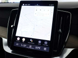 新デザイン縦型11.2インチのタッチパネル式ディスプレイはカーナビ、運転支援システムや空調、オーディオの設定もこの画面を介して行います。電話のほか、エアコン、シートコントロール、車両設定などもえます。