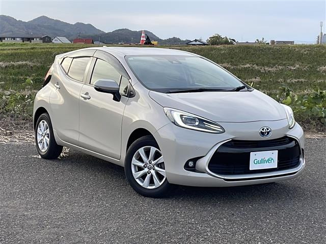 アクア1.5 Z E-Four 4WD4WD 修復歴無し