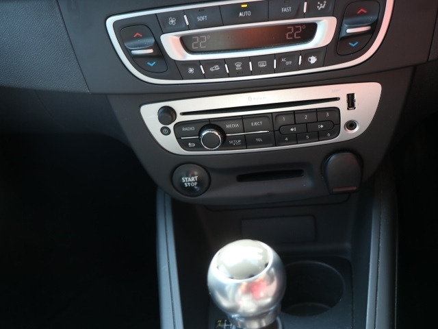 メガーヌエステートGT 220