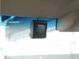 ◆ドライブレコーダー◆映像・音声などを記録する自動車用の装置です。 もしもの事故の際の記録はもちろん、旅行の際の思い出としてドライブの映像を楽しむことができます。