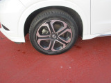 前タイヤの画像です(純正アルミホイール付