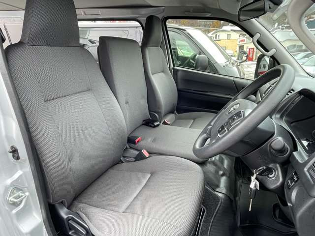 トヨタ ハイエースバン 2.8 DX ルートバン ロング ディーゼル 4WD の