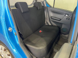 後部座席も気になるようなキズ・汚れやへたり等、大きなダメージはなく、良好な状態です。