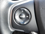 運転中のオーディオ操作に便利なステアリングリモコン付きです。