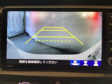 バックでの車庫入れも安心です! リアカメラが付いているバックモニター付のナビを装備しております。操作線もついており距離感も画面から確認できます。