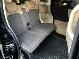 後部座席も気になるようなキズ・汚れやへたり等、大きなダメージはなく、良好な状態です。