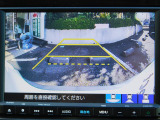 後退や車庫入れ時に安心のバックカメラ付き!夜間や雨天などの視界の悪いシーンでも視えて安心ですね♪