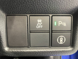 運転席右側にパーキングセンサーのスイッチや安全支援情報スイッチ等がついています。