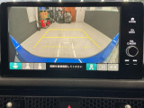 車庫入れ時に安心のバックカメラがついています。