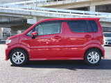 【届出(登録)済未使用車とは】自動車の分類では「新車」「中古車」この2種類しかありません。走行距離が100km未満かつ初度登録または初度届出された車両を「届出(登録)済未使用車」と呼んでいます。