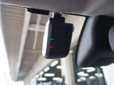 ◆ドライブレコーダー◆映像・音声などを記録する自動車用の装置です。 もしもの事故の際の記録はもちろん、旅行の際の思い出としてドライブの映像を楽しむことができます。