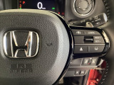 ハンドルにHondaセンシング系のクルーズコントロールやレーンキープアシストなどのスイッチが装備されています。ハンドルから手を離さず安全に操作できます。