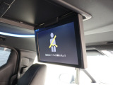 後席モニター付き!後部座席の人はドライブ中も映像を楽しむことができるため、長時間のドライブでも飽きることなく快適な移動時間を過ごせます!