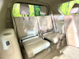 3列目シートはもちろん状態良好☆大人でもゆったりと座って頂けますので、大人数でのお出かけもラクラクです♪ご家族で、気の知れた仲間で、ドライブに行くのが楽しみですね♪