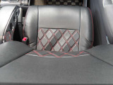 常に使うフロントシート。運転席は毎回使用する部分ですので、座り心地が重要です!ぜひ一度体感してみてください!