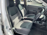 しっかりした運転席なんです!お仕事快適に移動できますね。