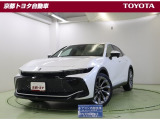 大胆なイメージチェンジを図り、セダンとSUVを融合させた斬新なスタイルの【クラウンクロスオーバー】HV・4WD。洗練されたスタイルはどんな場所にも馴染みます。この車は、車検整備付きです。