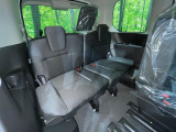 3列目シートはもちろん状態良好☆大人でもゆったりと座って頂けますので、大人数でのお出かけもラクラクです♪ご家族で、気の知れた仲間で、ドライブに行くのが楽しみですね♪