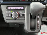 インパネにシフトレバーがございます^^空間を広く使うことができ、ハンドルにも近いため操作性にも優れています☆