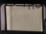 リア席はシェード付きでお子様も安心です!