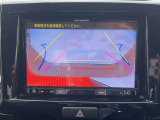 【バックカメラ】駐車時に後方がリアルタイム映像で確認できます。大型商業施設や立体駐車場での駐車時や、夜間のバック時に大活躍!運転スキルに関わらず、今や必須となった装備のひとつです!