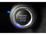 スマートエントリー&プッシュスタートはキーをバッグ等に携帯している時にブレーキを踏んでスタートボタンを押すとエンジンが始動します。車内に忘れた場合にはロック出来ませんので締め忘れの心配もなくなります!