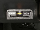 ハンドルの左下にETCがついています。高速道路の料金所の通過も楽々です!。 カードの取り出しもしやすい場所についています。