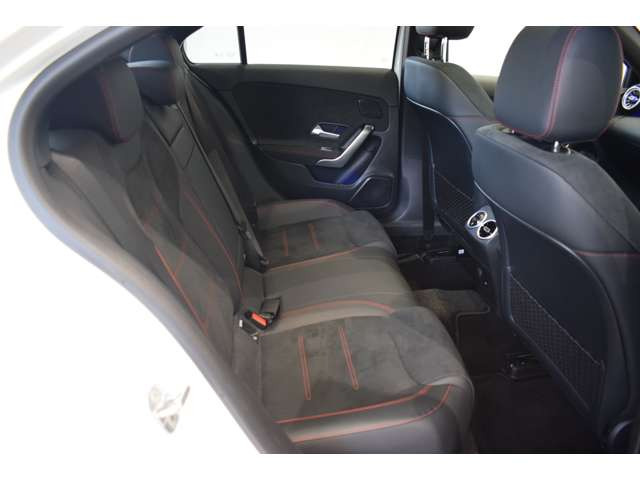 メルセデス・ベンツ Aクラスセダン A200d AMGラインパッケージ