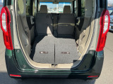 後席シートを倒せば大きな荷物もらくらく!!