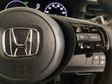ハンドルにHondaセンシング系のクルーズコントロールやレーンキープアシストなどのスイッチが装備されています。ハンドルから手を離さず安全に操作できます。