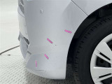 フロントバンパー左角部分に小キズ多数あり。