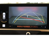 ハンドル操作に連動してガイドラインが変化するバックカメラ搭載です。クルマは構造上たくさんの死角がありますので、とても便利な機能ですね。あくまで補助の為の装備ですのでバックは目視での確認が大事ですよ!