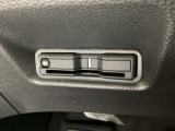 ハンドルの左下にETCがついています。高速道路の料金所の通過も楽々です。 カードの取り出しもしやすい場所についています。