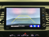 バックでの車庫入れも安心です! リアカメラが付いているバックモニター付のナビを装備しております。操作線もついており距離感も画面から確認できます。