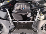【BMWエンジン】革新的なガソリン・エンジン・テクノロジーによる高性能かつ高効率。レスポンスの良いパワーを発揮。常にスムーズな吸気を実現しアクセル開度にダイレクトに反応しドライビングを楽しく演出。