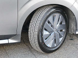 純正のホイールカバーが付いています。タイヤの残り溝は御来店時に御確認下さい。
