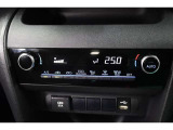 室内を快適温度にするオートエアコン!スイッチもシンプルで操作しやすく、オールシーズン快適なドライブに出かけられますね♪