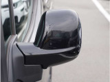 【電動格納ドアミラー】ドアミラーは電動格納式です。