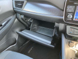 助手席側には1つの収納があり使い勝手も良好です!