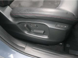 【パワーシート】電動なので、きめ細かい調整ができます!自分自身の運転姿勢に合わせた、適切なドライビングポジションが確保できます♪