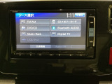 ナビゲーションはフルセグTV対応のGathers純正メモリーナビを搭載しています。Bluetoothオーディオ機能がありますので、スマートフォンなどの音楽も再生できます。