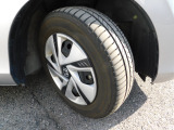 純正ホイールキャップ付15インチタイヤ(前)を装着しております!安心のパンク保証はじめました!知識と技術豊富な当店のベテランスタッフがお客様を全力でサポートいたします!