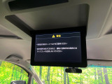 【フリップダウンモニター】大画面モニターで後席でもエンタメをお楽しみいただけます。小さなお子様にも大人気の装備です♪